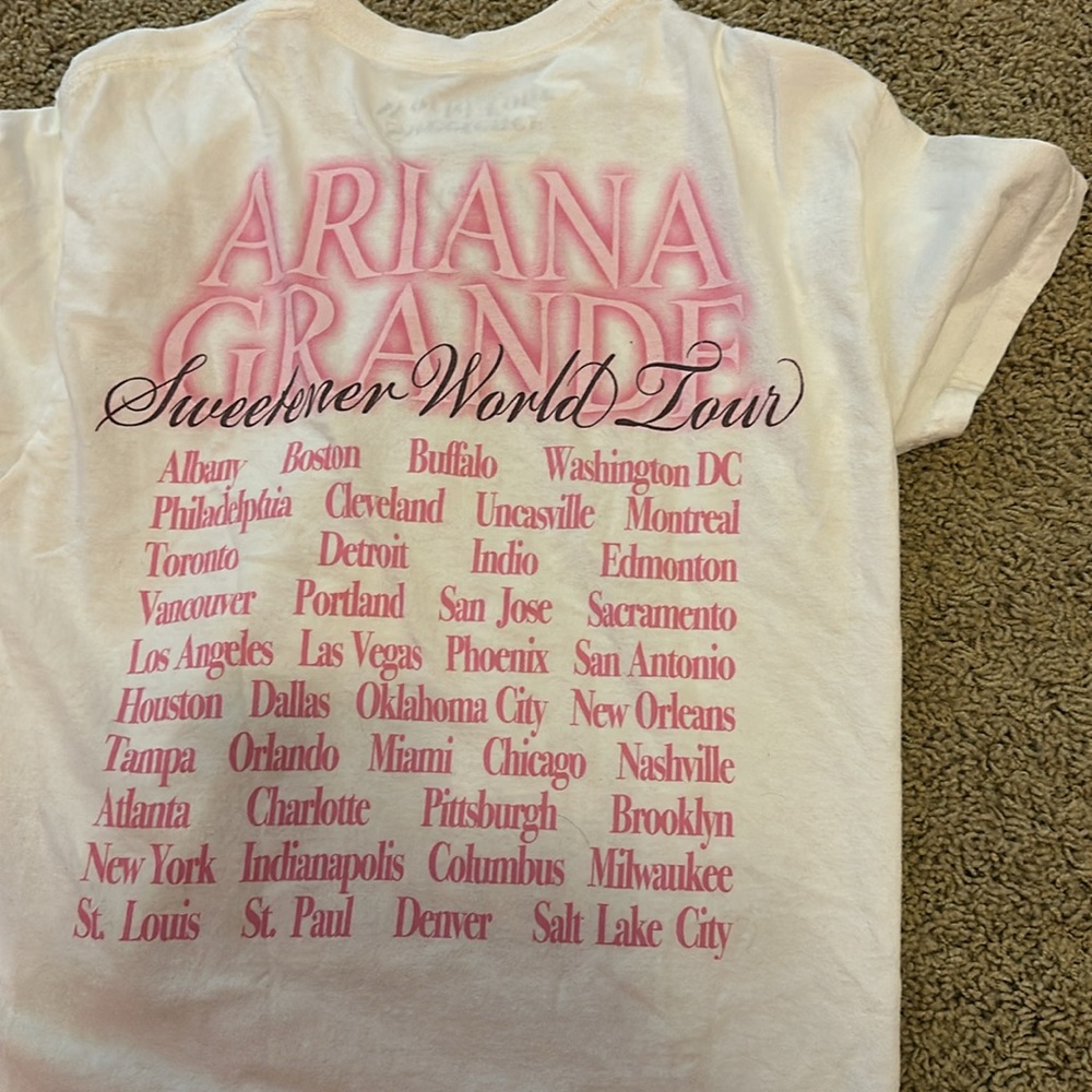 Ariana Grande concert tee - Picture 2 of 4